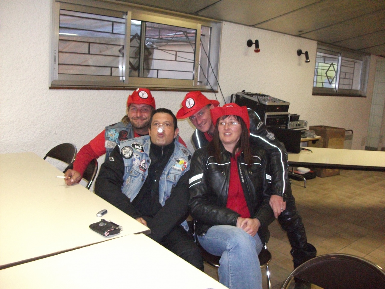 TOUJOURS A FAIRE LE CLOWN