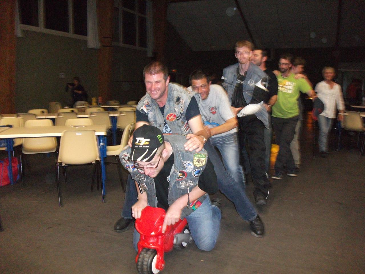 C'EST LA CHENILLE QUI DEM......