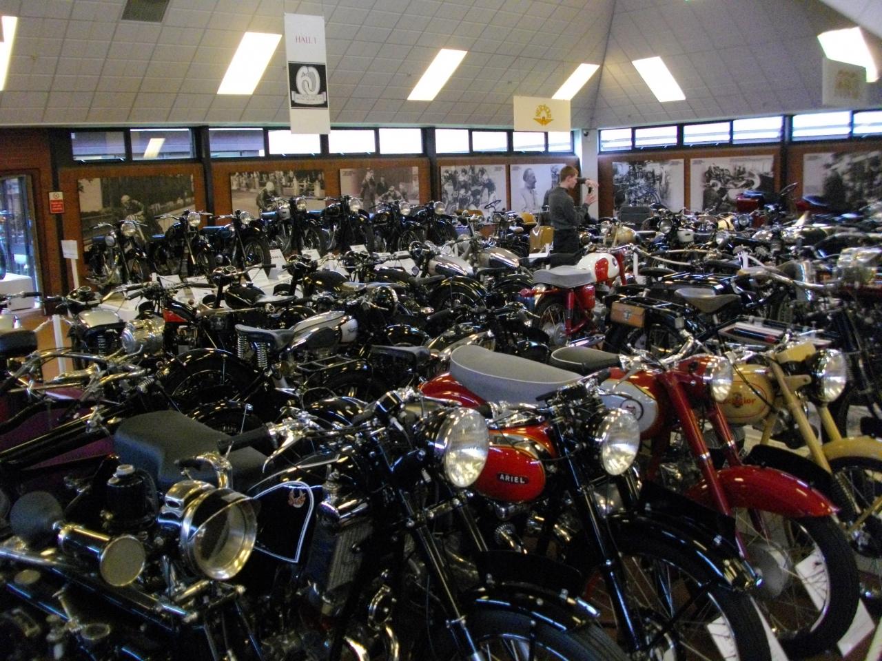 12 PIECES PLEINNES DE MEULES 