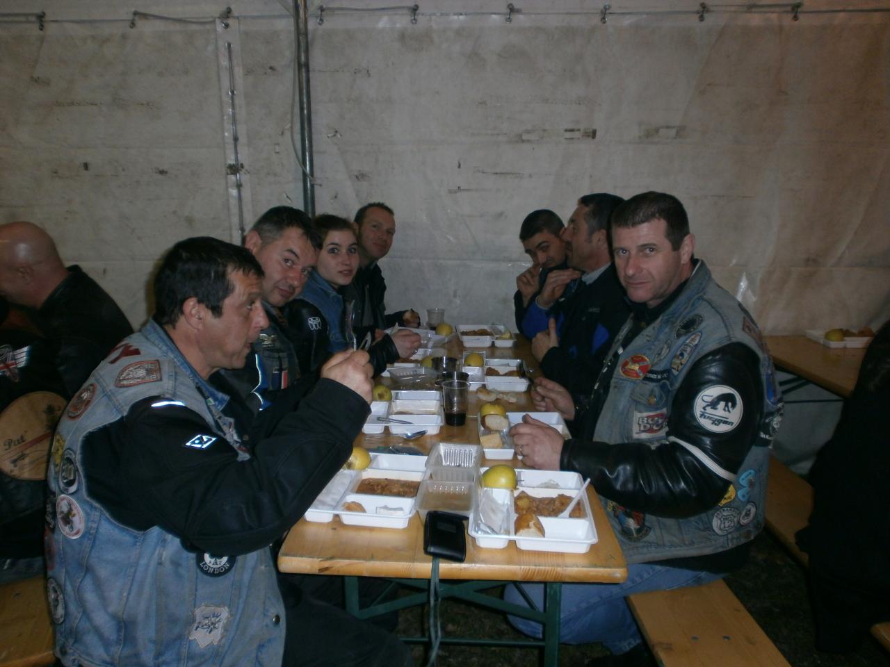 LES GOUPILS A LA GAMELLE