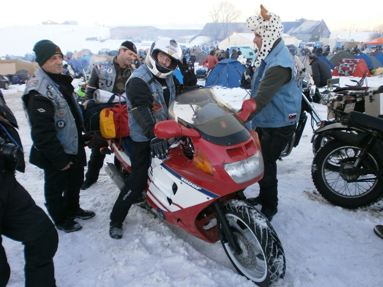L'ARRIVE DE PTI-SUISSE